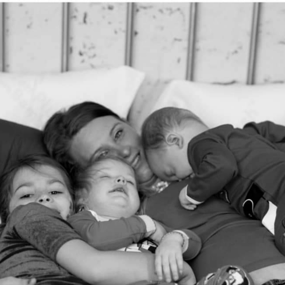 Meet your Posher, Danielle - Picture 2 of 5